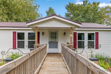 Country living with convenience! Just minutes from downtown