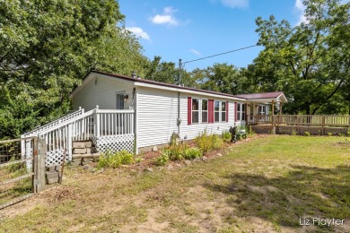 Country living with convenience! Just minutes from downtown