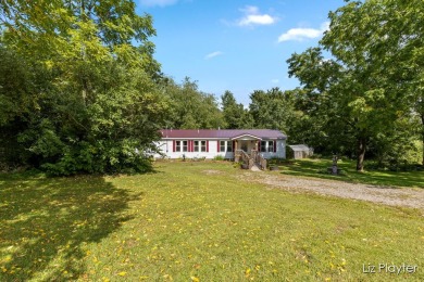 Country living with convenience! Just minutes from downtown