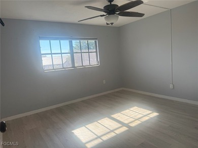 Charming 2 Beds 1 bath Condo in desirable Windsor West community