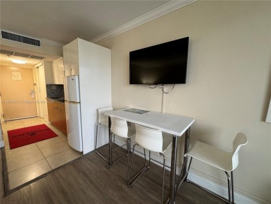 Beautifully remodeled oceanfront studio 11th floor of Marco Polo