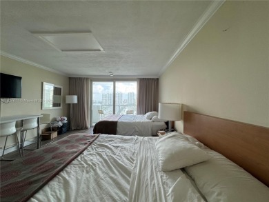 Beautifully remodeled oceanfront studio 11th floor of Marco Polo