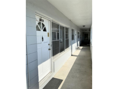 Simply wonderful....! Popular 2 Bed 2 Bath floorplan updated