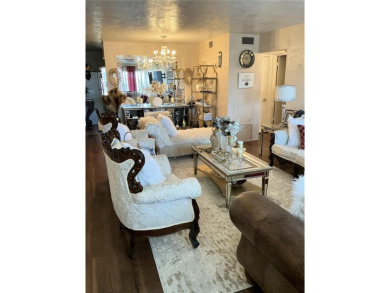 Simply wonderful....! Popular 2 Bed 2 Bath floorplan updated