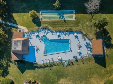 Nicely maintained 2 Bedroom, 1 Bath condo In the Heather Ridge