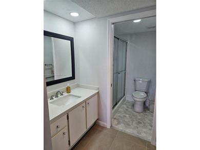 Beautiful & renovated apartm in Pembroke Pines. Stunning