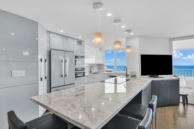 Spacious contemporary 21st-floor residence with breathtaking