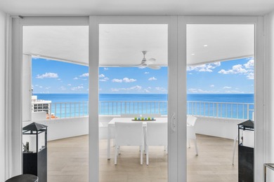 Spacious contemporary 21st-floor residence with breathtaking