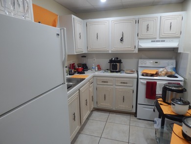 Don't miss out on this great condo located in desirable Palm