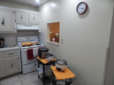 Don't miss out on this great condo located in desirable Palm