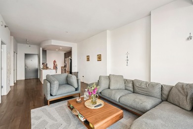 Experience deluxe city living in this stylish River North condo