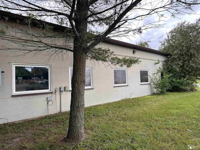 Discover this exceptional flex space located in the charming