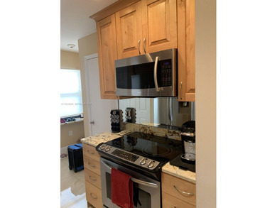 This charming condo in Fort Lauderdale, FL was built in 1978 and