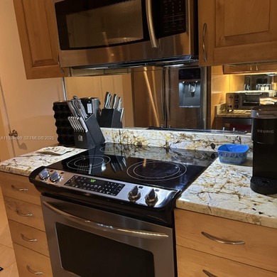 This charming condo in Fort Lauderdale, FL was built in 1978 and