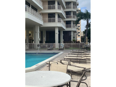 This charming condo in Fort Lauderdale, FL was built in 1978 and