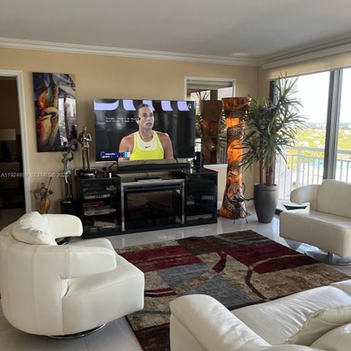 This charming condo in Fort Lauderdale, FL was built in 1978 and