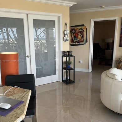 This charming condo in Fort Lauderdale, FL was built in 1978 and