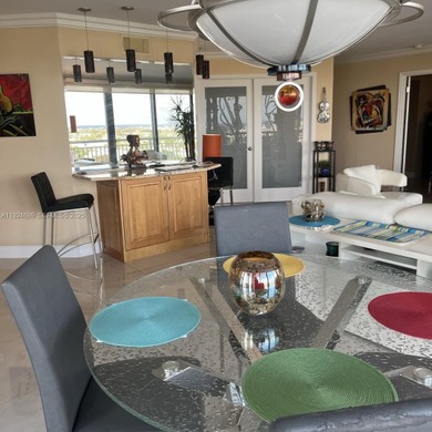 This charming condo in Fort Lauderdale, FL was built in 1978 and