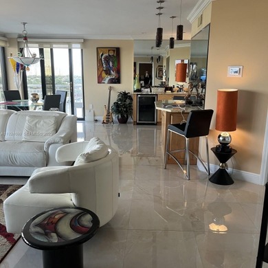 This charming condo in Fort Lauderdale, FL was built in 1978 and