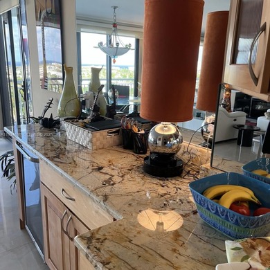 This charming condo in Fort Lauderdale, FL was built in 1978 and