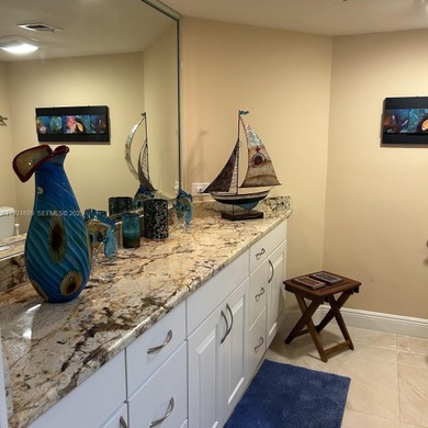 This charming condo in Fort Lauderdale, FL was built in 1978 and