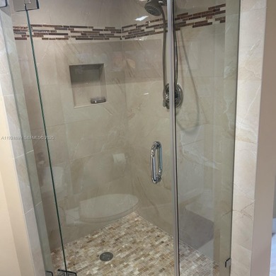 This charming condo in Fort Lauderdale, FL was built in 1978 and