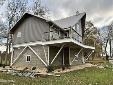 Beautiful River Front home located in Cobb Farm Resort. Enjoy