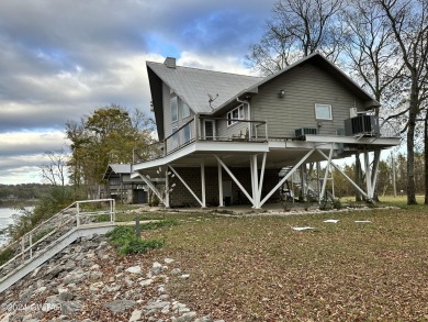 Beautiful River Front home located in Cobb Farm Resort. Enjoy