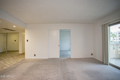 This open floor plan, with 2-bedrooms and 2 bathrooms. The