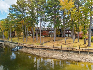 Prestigious Hamilton Pointe living! Lake Hamilton main channel