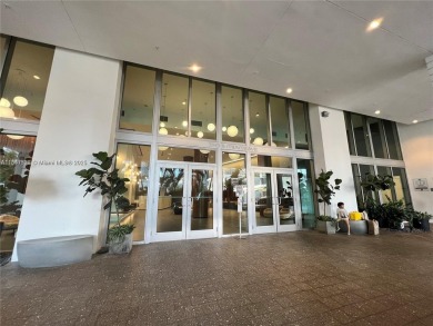 Live in the heart of Downtown Brickell in this modern 1 bed, 1