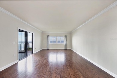 The seller is prioritizing cash offers and is ready to move