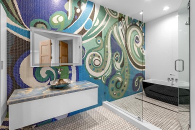 Blending contemporary architecture with lofty urban chic, this