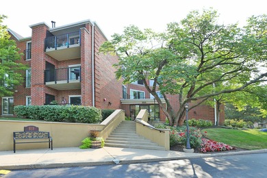 Very rare 3 Bedroom, 2 Bath, 1st Floor End Unit in Chardonnay on