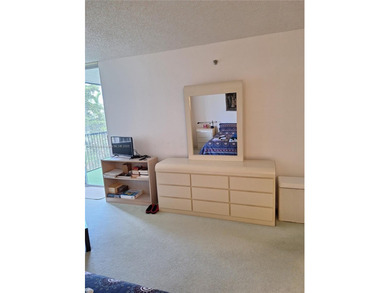 Spacious & Well-maintained a 2 bed/2 bath condo in a Great 55+