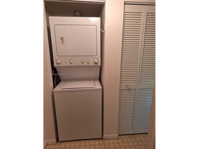 Spacious & Well-maintained a 2 bed/2 bath condo in a Great 55+