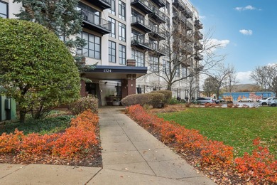 Bright, move-in ready 2BD/2BA loft in University Village with