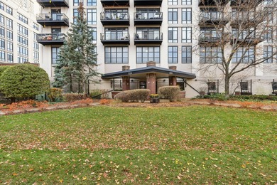 Bright, move-in ready 2BD/2BA loft in University Village with