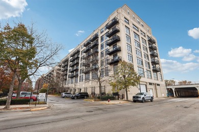 Bright, move-in ready 2BD/2BA loft in University Village with
