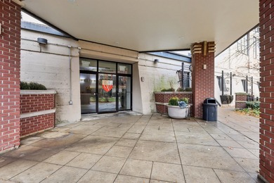 Bright, move-in ready 2BD/2BA loft in University Village with