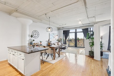 Bright, move-in ready 2BD/2BA loft in University Village with