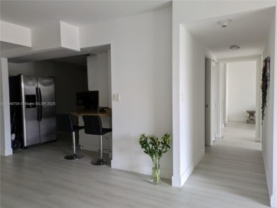 Spacious beautiful Apartment, two Bedroom two Bath plus Den