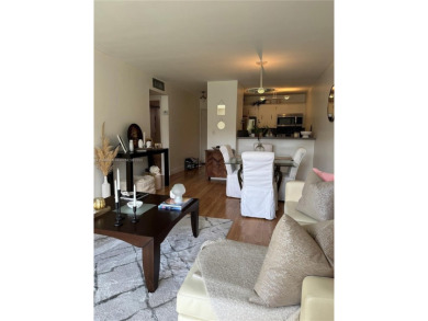 Beautiful and spacious 1 bed/1 bath condo, unit has tile and
