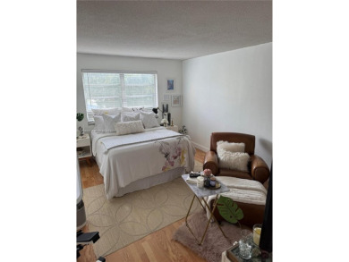 Beautiful and spacious 1 bed/1 bath condo, unit has tile and