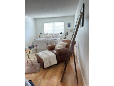 Beautiful and spacious 1 bed/1 bath condo, unit has tile and