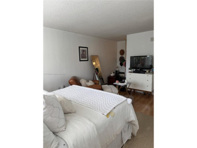Beautiful and spacious 1 bed/1 bath condo, unit has tile and
