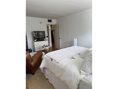 Beautiful and spacious 1 bed/1 bath condo, unit has tile and