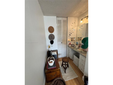 Beautiful and spacious 1 bed/1 bath condo, unit has tile and