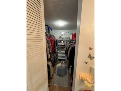 Beautiful and spacious 1 bed/1 bath condo, unit has tile and