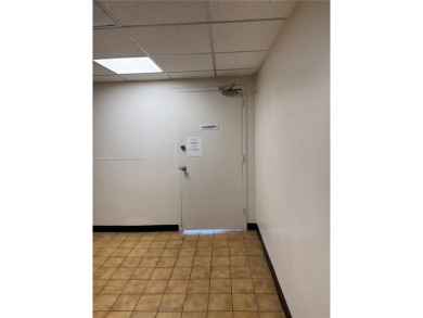 Beautiful and spacious 1 bed/1 bath condo, unit has tile and